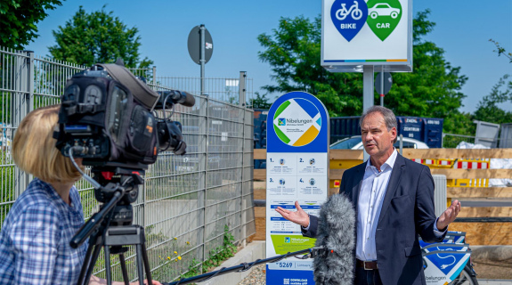 Oberbürgermeister Ulrich Markurth zu den Nibelungen-Bikes